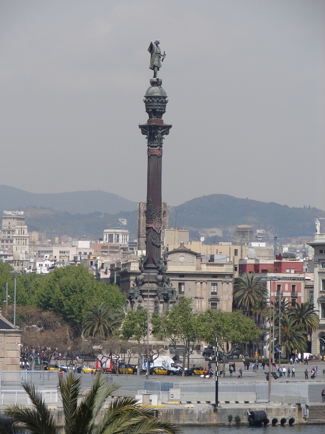 Statue honoring Columbus.jpg